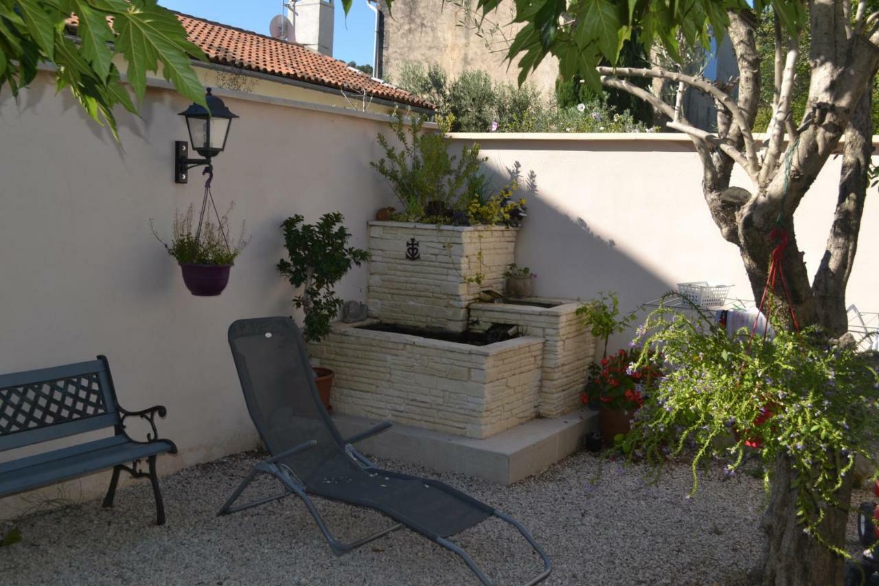 la PASSERONNE Barbentane Exterior foto